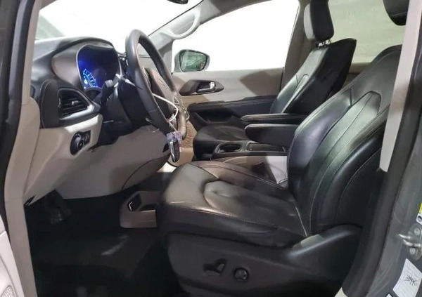 Chrysler Pacifica cena 69000 przebieg: 52000, rok produkcji 2021 z Świdnica małe 56